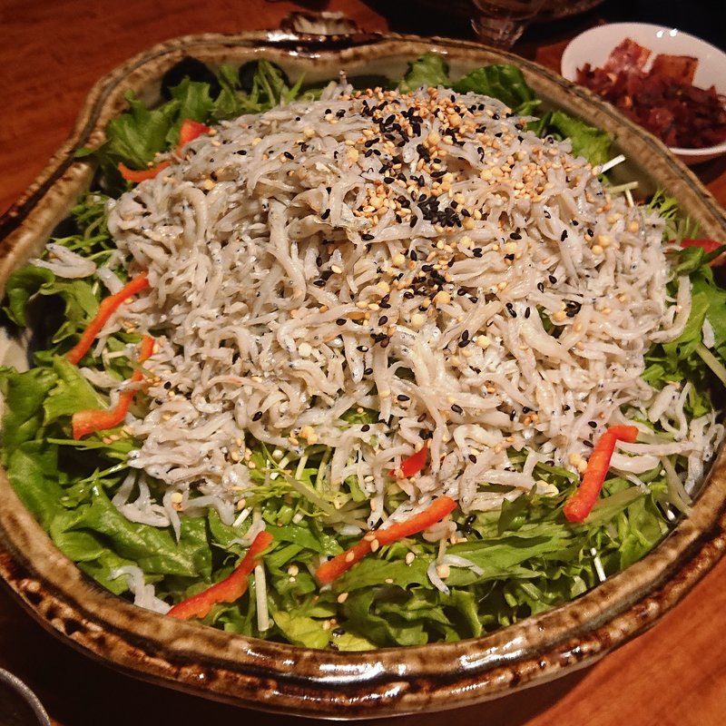 しらす干しとお野菜のフレッシュサラダ(ふじとはち 銀座店)