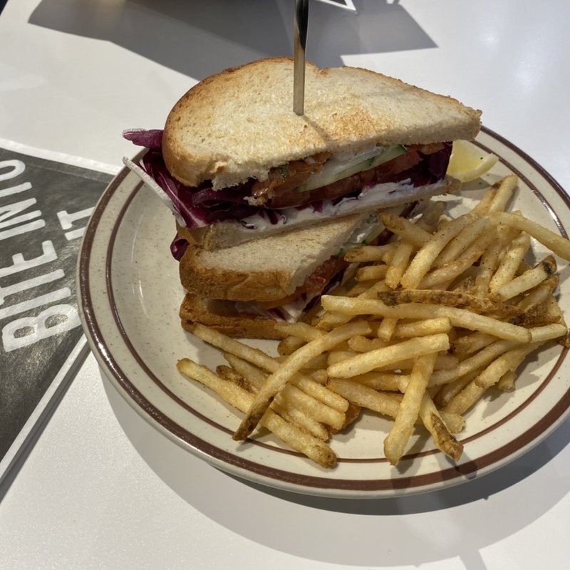 サーモン&クリームチーズサンドイッチ(J.S. BURGERS CAFE ららぽーとEXPOCITY店)