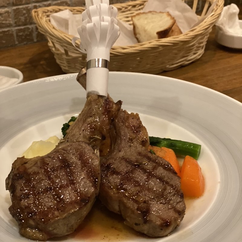 子羊のローズマリー焼き(ラボンヌフランケット )