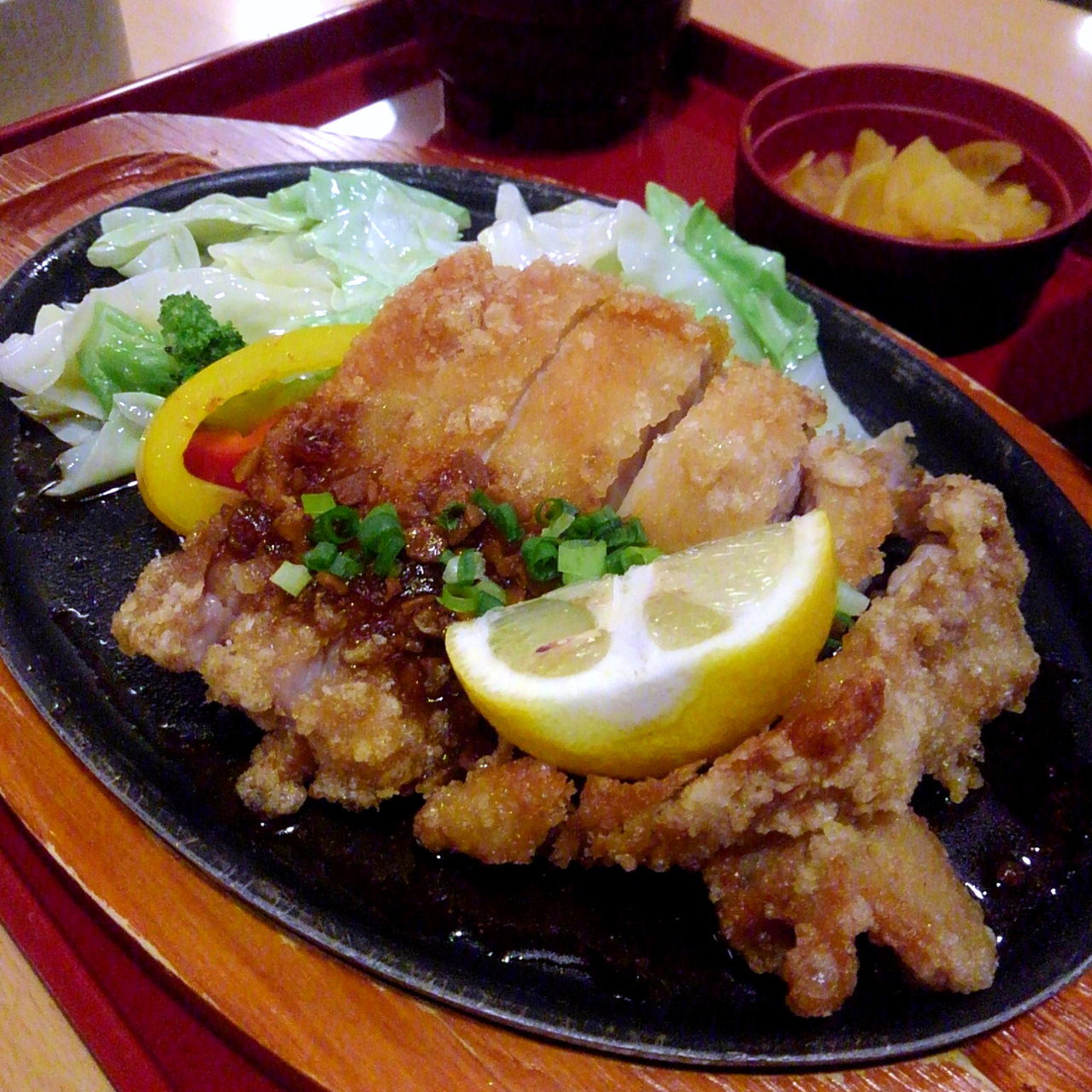 にんにく醤油の揚げ鶏鉄板定食(ジョイフル 宮城築館店 （Joyfull）)の 