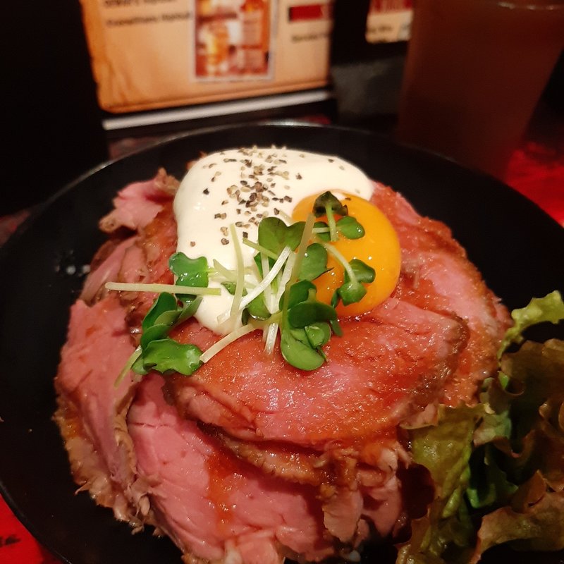 ローストビーフ丼(RED ROCK)