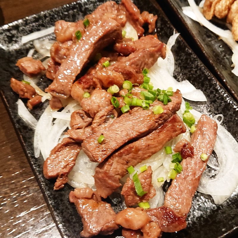 やみつき豚トロ鉄板焼き(AJITO 川崎仲見世店)