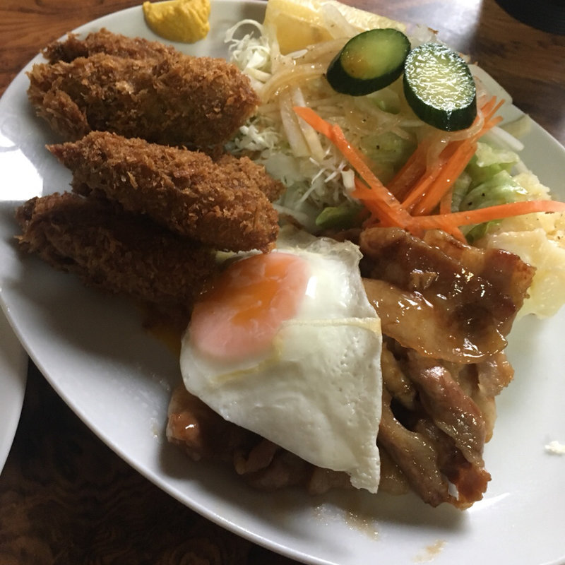 カキフライ（5個）・しょうが焼き（通称カキしょう） 950円(キッチン竹乃子(タケノコ))