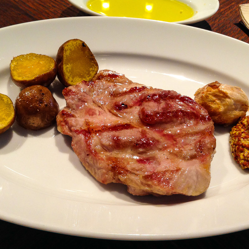 肉(シクスバイオリエンタルホテル)