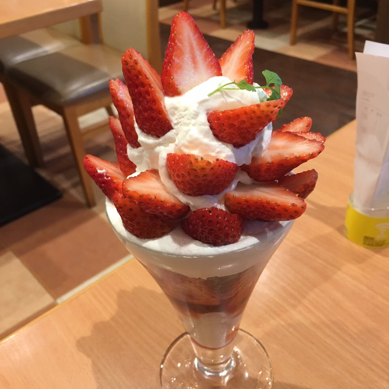 イチゴのブーケパフェ(ココス 三鷹新川店)
