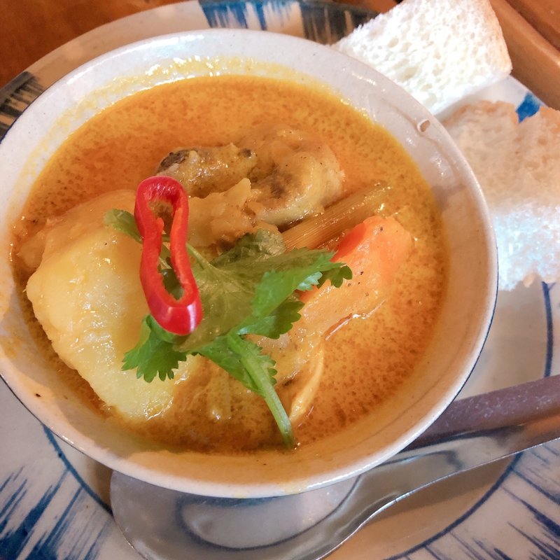 ベトナム満喫コース（ココナッツカレーとフランスパン）(アンゴン)