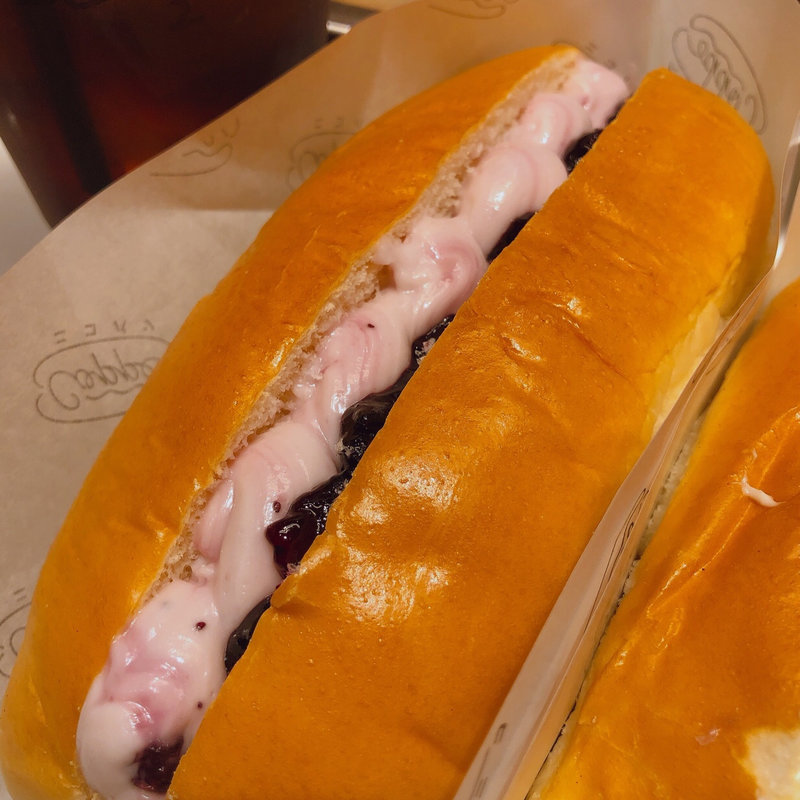 ニコパン（ブルーベリークリームチーズ）(niko and... 神戸ハーバーランドウミエ)