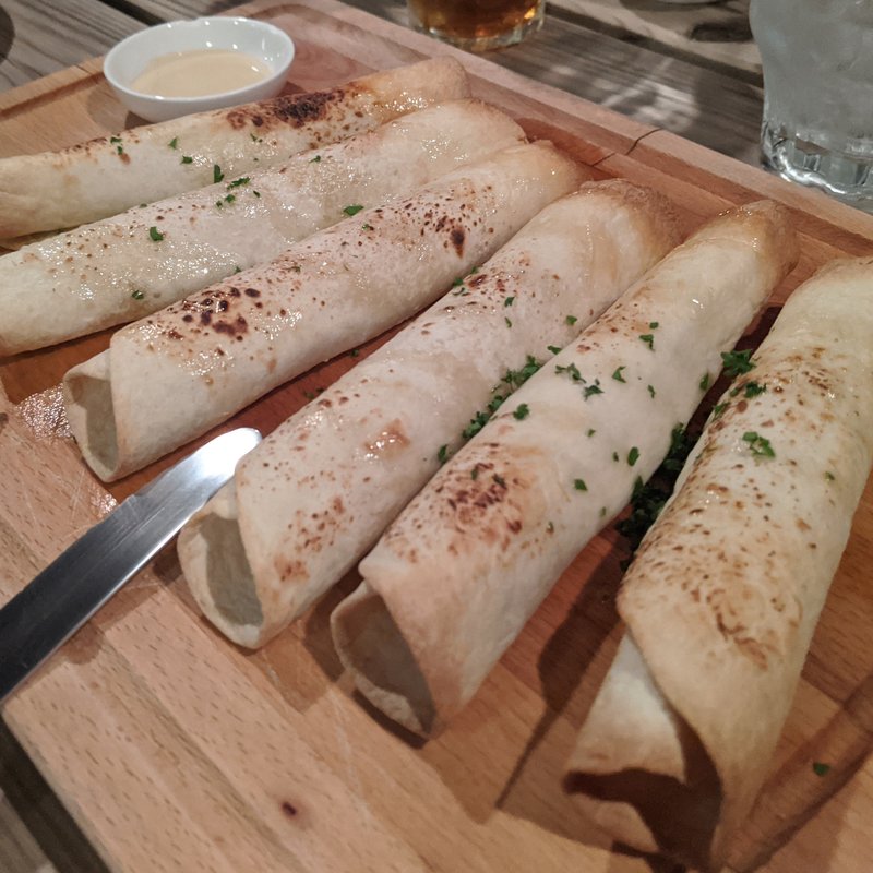 薄焼きピッツァクワトロフォルマッジョ(IL COVO)