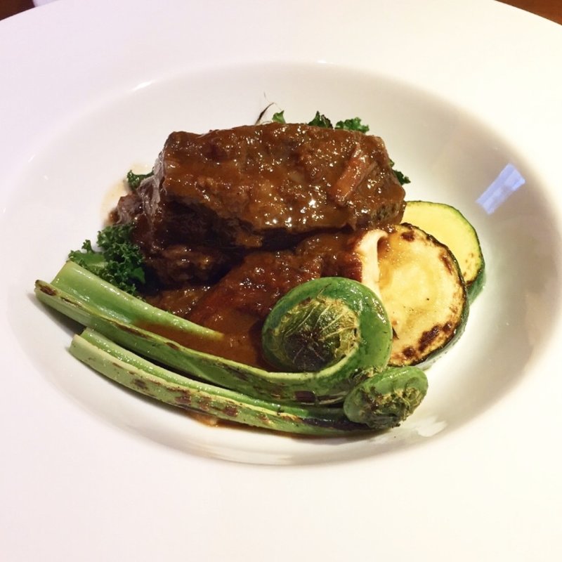 牛ホホ肉のワイン煮込み(ortensia)