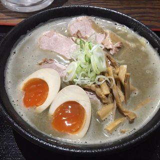 ナショナルニボグラフィック 煮卵・肉多(暗黒中華そば 雷電)