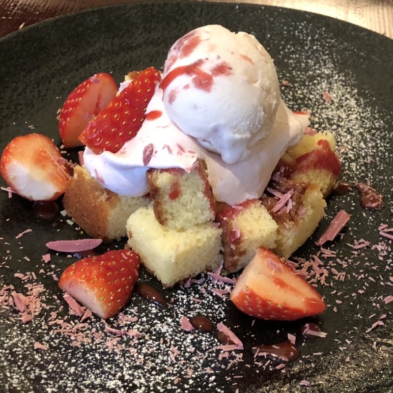 プレミアムショートケーキ(カフェ・ド・ラパン )