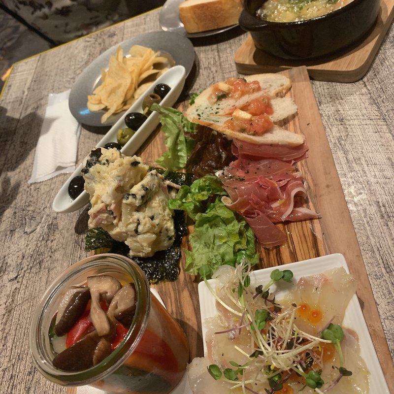 前菜盛り合わせ(鉄板バル タベリー)