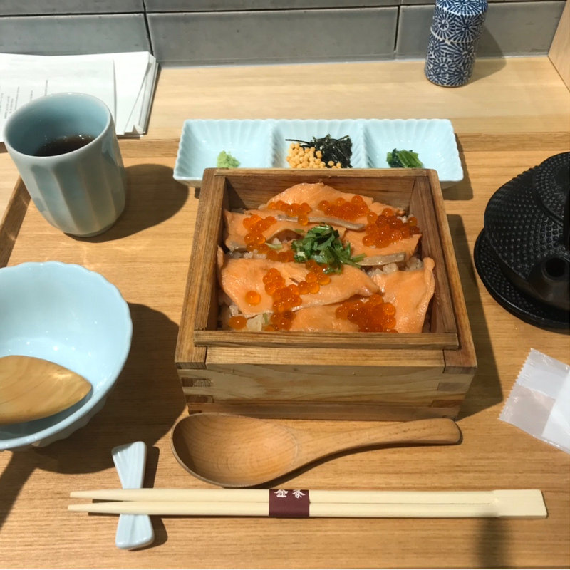 鮭といくらのせいろ蒸し(金粂)