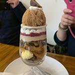 モンブラン風カシスマロン・ショコラパフェ(sweets cafe&bar 2.es)