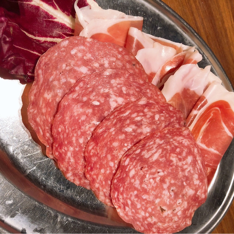 パルマ産生ハムとサラミの盛り合わせ(怪獣酒場 新橋蒸溜所)