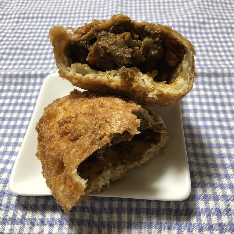 牛すじ煮込カレー(イスズベーカリー 元町店)