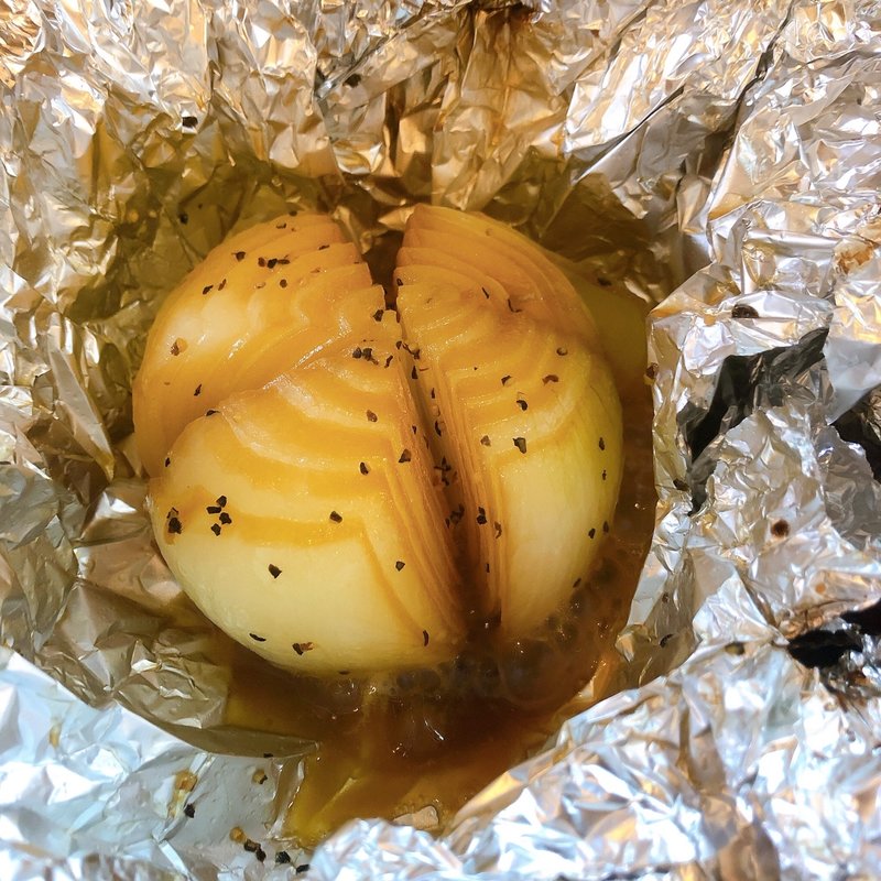 玉葱の銀紙包み焼き(新宿思い出横丁 トロ函 （とろばこ）)