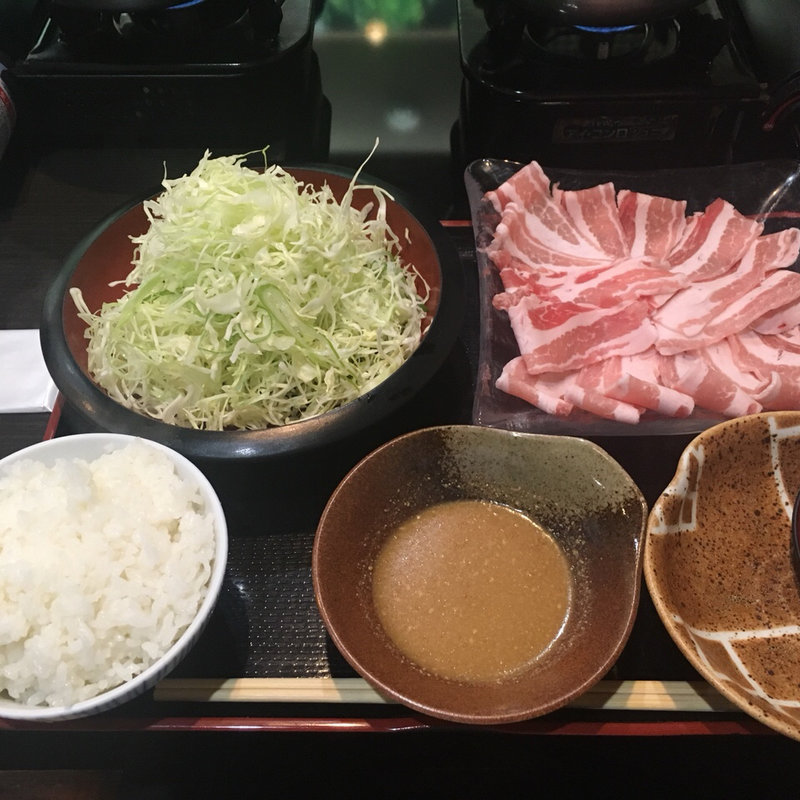 オリーブ夢豚しゃぶしゃぶ(すき焼き・しゃぶしゃぶ・懐石料理  小豆)