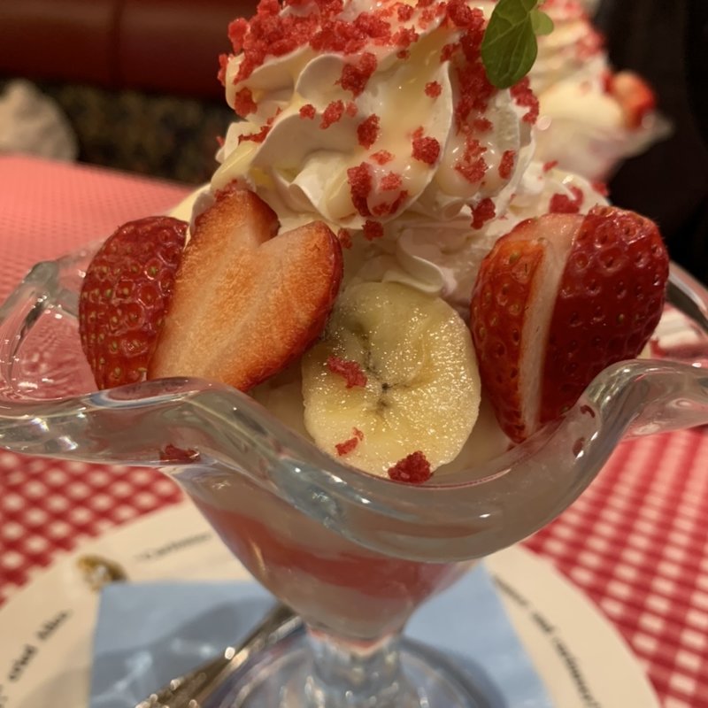 いちごミルキーパフェ(ラケル丸井錦糸町店)