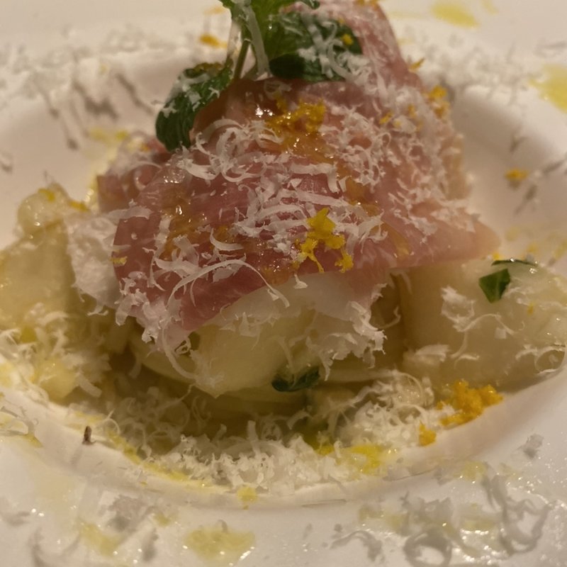 ラ・フランスと生ハムの冷製フェデリーニ(レストラン・ピウ)