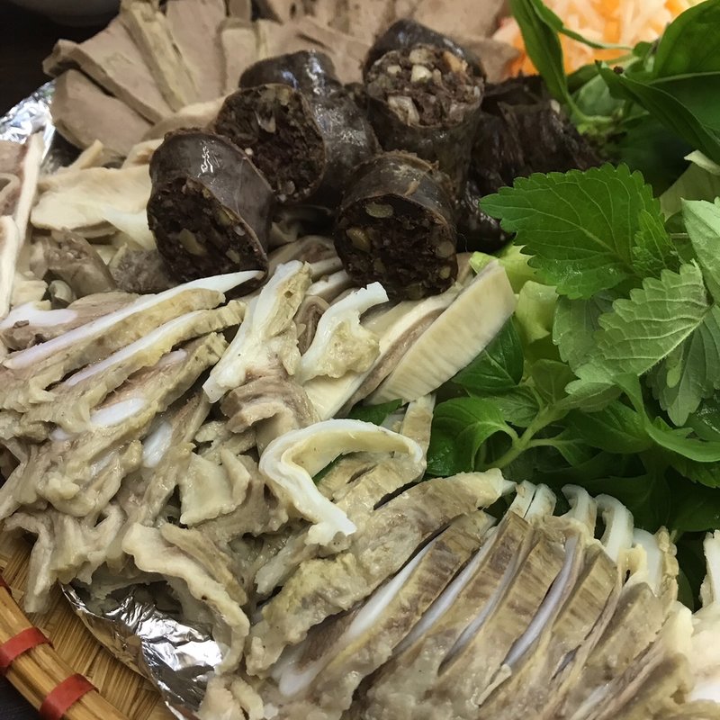 ホルモン盛り合わせ(Pho Koha)