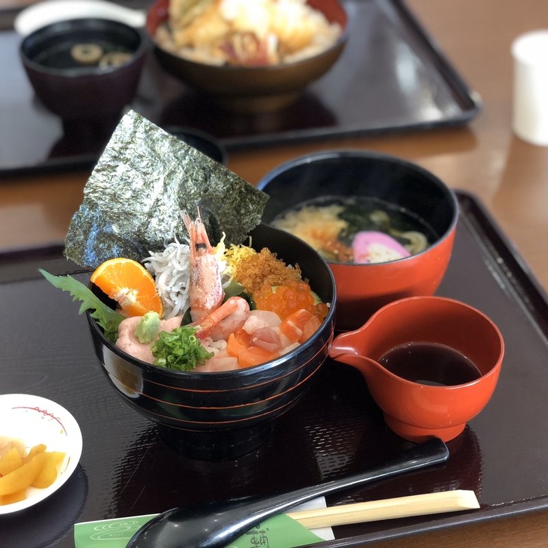 海鮮のっけ丼セット(きさいや広場　わびすけ)