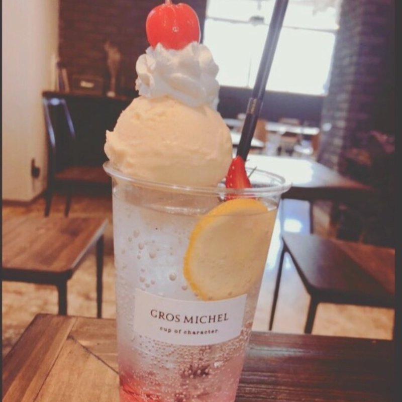 ローズソーダフロート(GROS MICHEL  cup of character.)