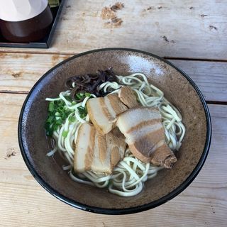 沖縄そば(本家 亀そば 港町本店 （ほんけ かめそば）)