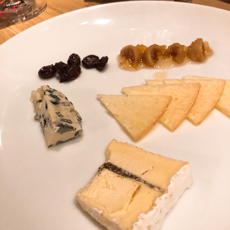 チーズ盛り合わせ(Wine Stand Carpeino)