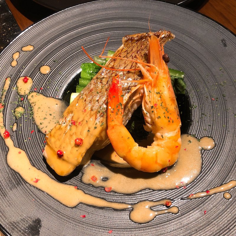 真鯛のソテー 天使の海老を添えて(鉄板バルJYU)