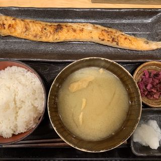 サーモンハラス干し定食(しんぱち食堂 池袋店)