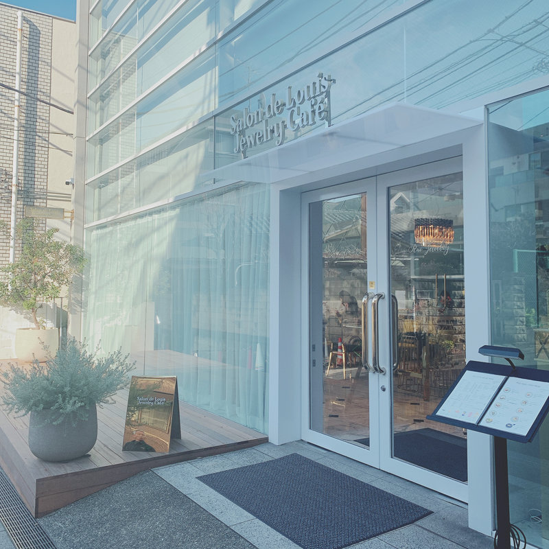 (Salon de Louis Jewelry Cafe)