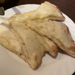 チーズナン(カナピナ 東上野店 Khanapina Higashi Ueno)