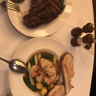 Tボーン レア(Hy's Steak House)