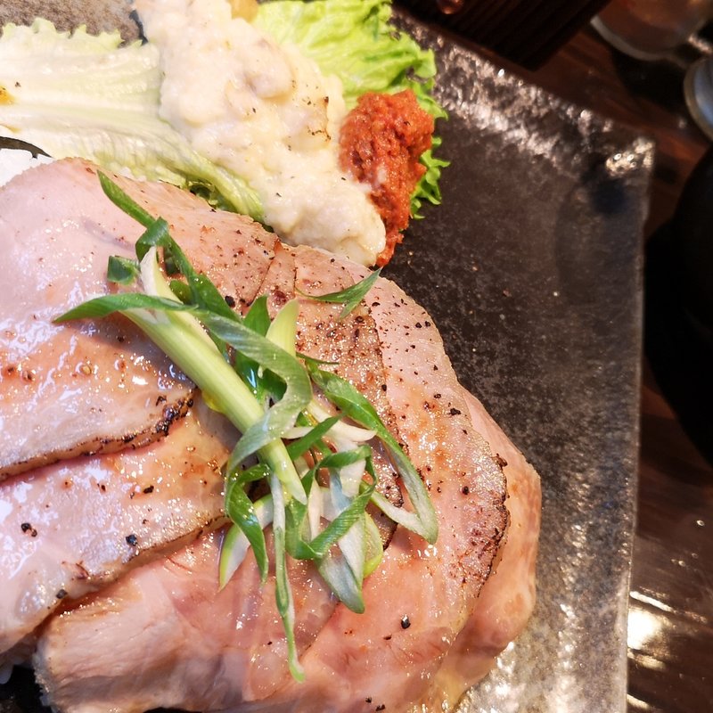 炙りローストポーク丼(glam)