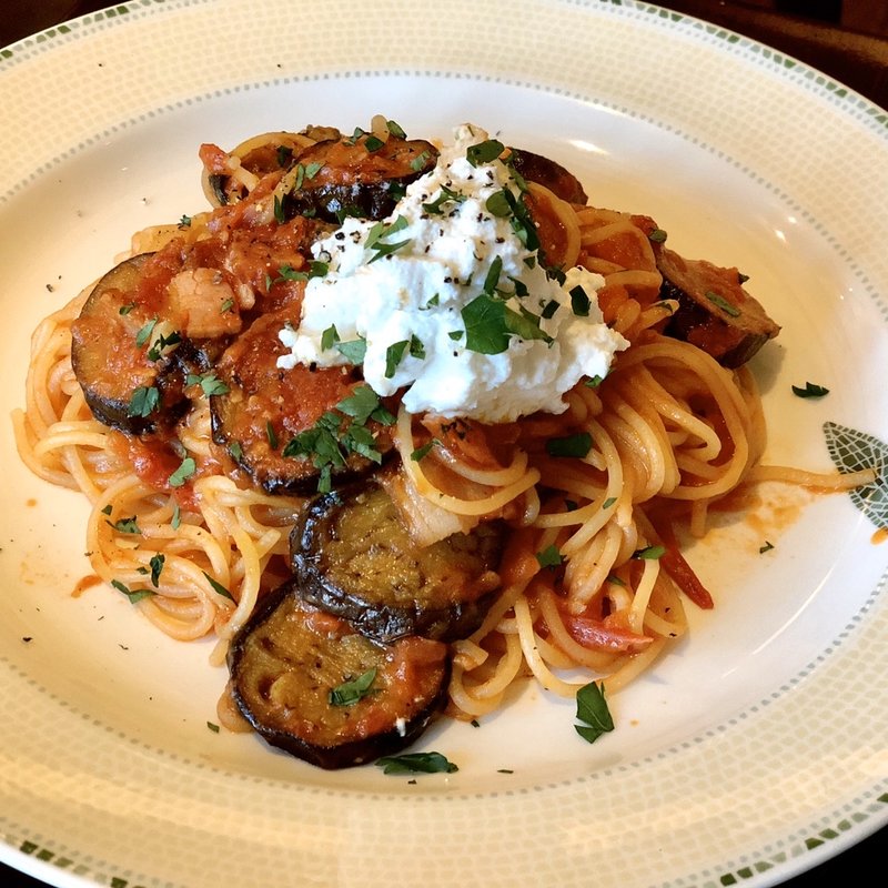 パスタランチ(ナスとベーコンとリコッタチーズのトマトソース）サラダドリンク付き(カフェ・ド・ラパン )