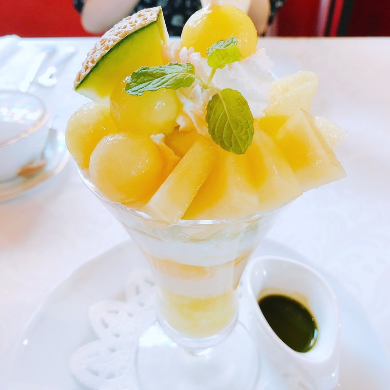 静岡県 袋井地区産 クラウンメロンのパフェ(資生堂パーラー 銀座本店レストラン)