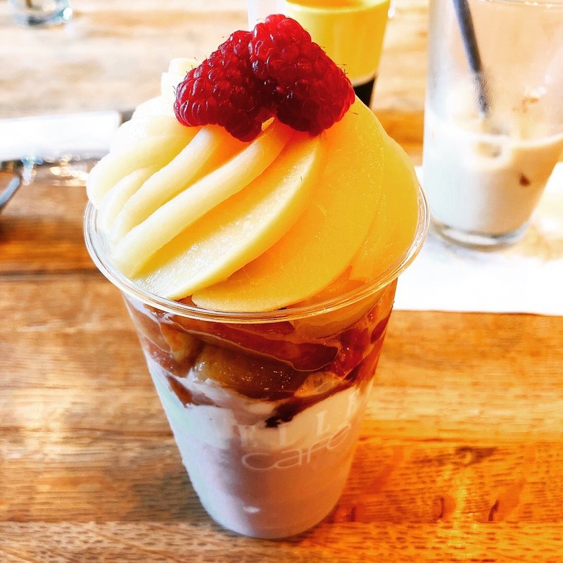 ピーチパフェ(ELLE café Aoyama エルカフェ青山店)