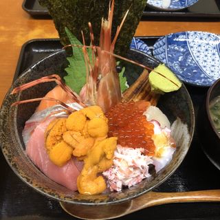 ウニ海鮮丼(魚市食堂)