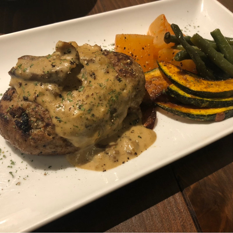 ハンバーグステーキ(スペイン食堂 エルペケーニャ)