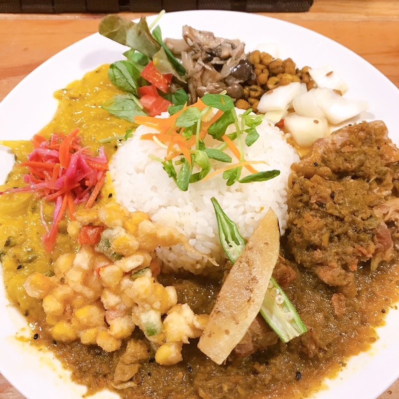 お豆と豚のあいがけカレー(さぼてん食堂 )