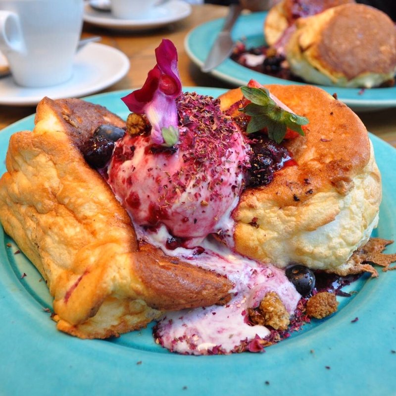 パンケーキ　ミックスベリー　(METoA Cafe ＆ Kitchen)