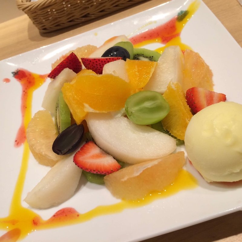 今月のパフェ(果樹園 リーベル)