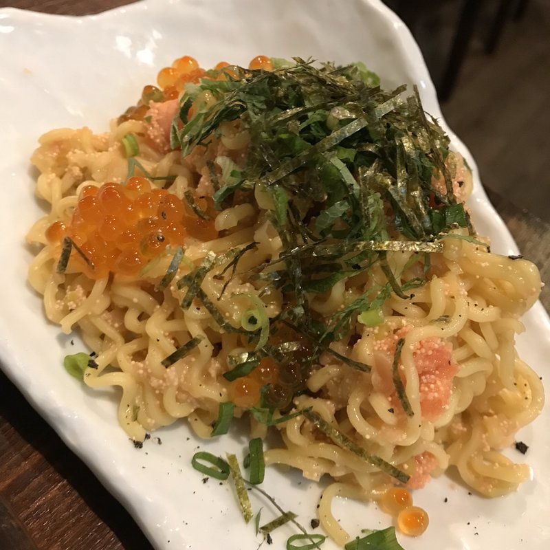 いくら醤油明太バター焼きそば(酒女 うろこ)