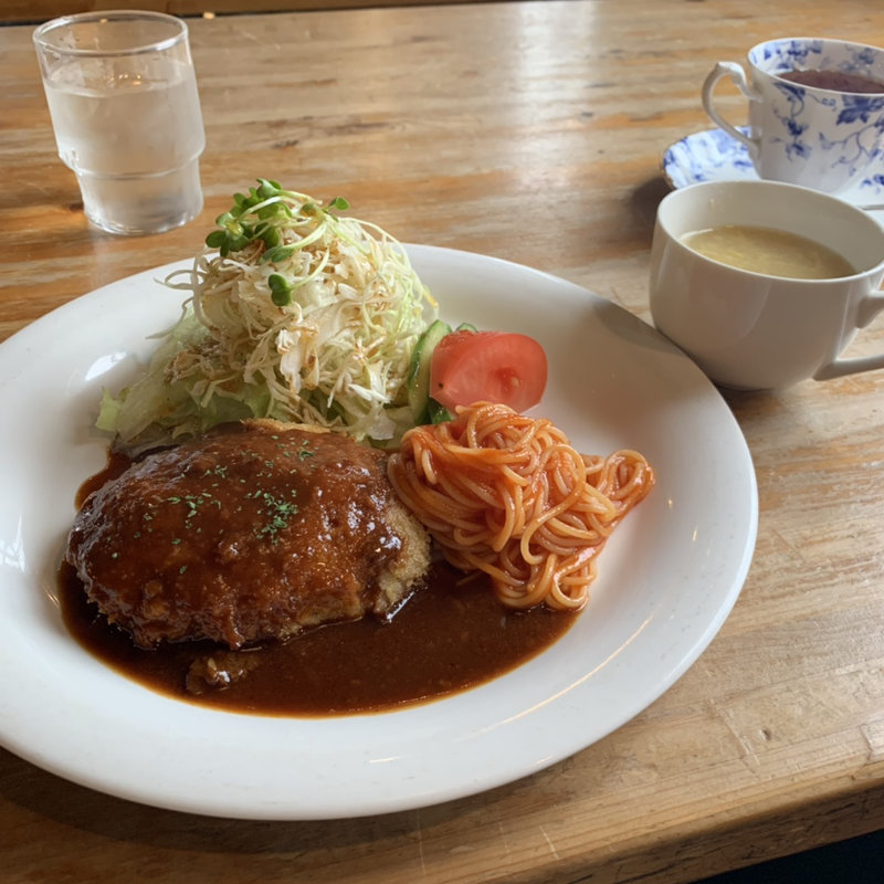 フライハンバーグとナポリタン(カフェテラスロッジ)