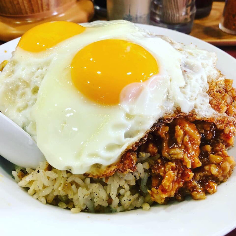 肉あんかけチャーハン辛口エッグ乗せ(淡淡)