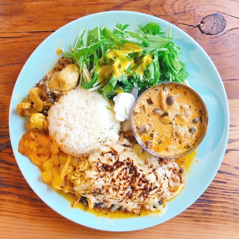 わんぱくもり（花山椒ポークキーマカレー、ホタテとキノコのクリーミーカレー）(サンラサー)