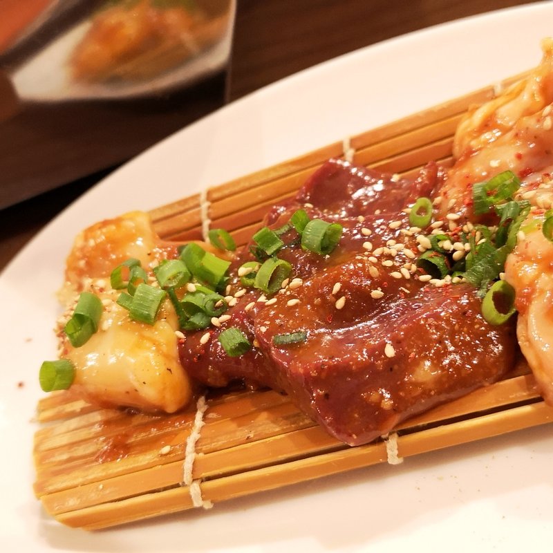 和牛ホルモン定食(白か黒)