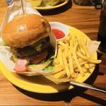 Avocado & Cheese Burger(猿Cafe 新宿マルイ本館店)
