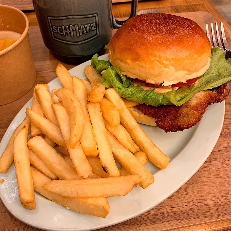 シュニッツェルバーガー&ポテト(シュマッツ ビアスタンド 大手町プレイス)